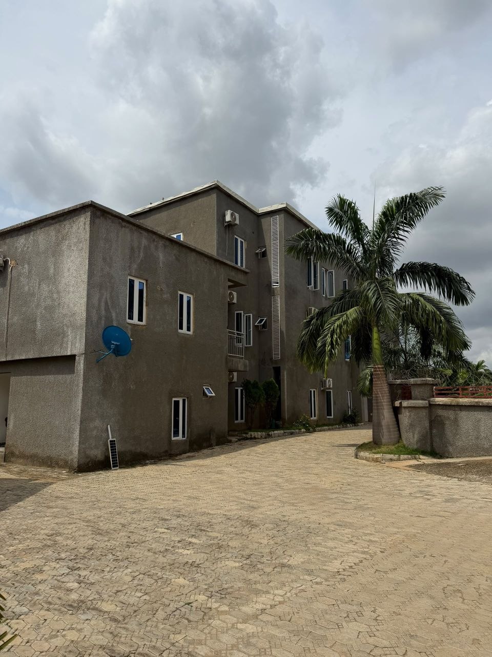 Lakeside Apartments building